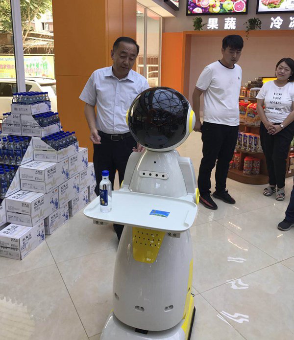 服務機器人亮相沈陽中國石油
