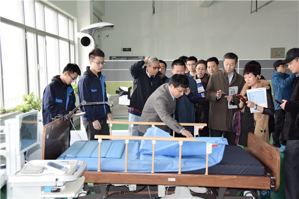 遼寧省老齡產(chǎn)業(yè)協(xié)會(huì)組織專家、企業(yè)代表蒞臨新松參觀考察